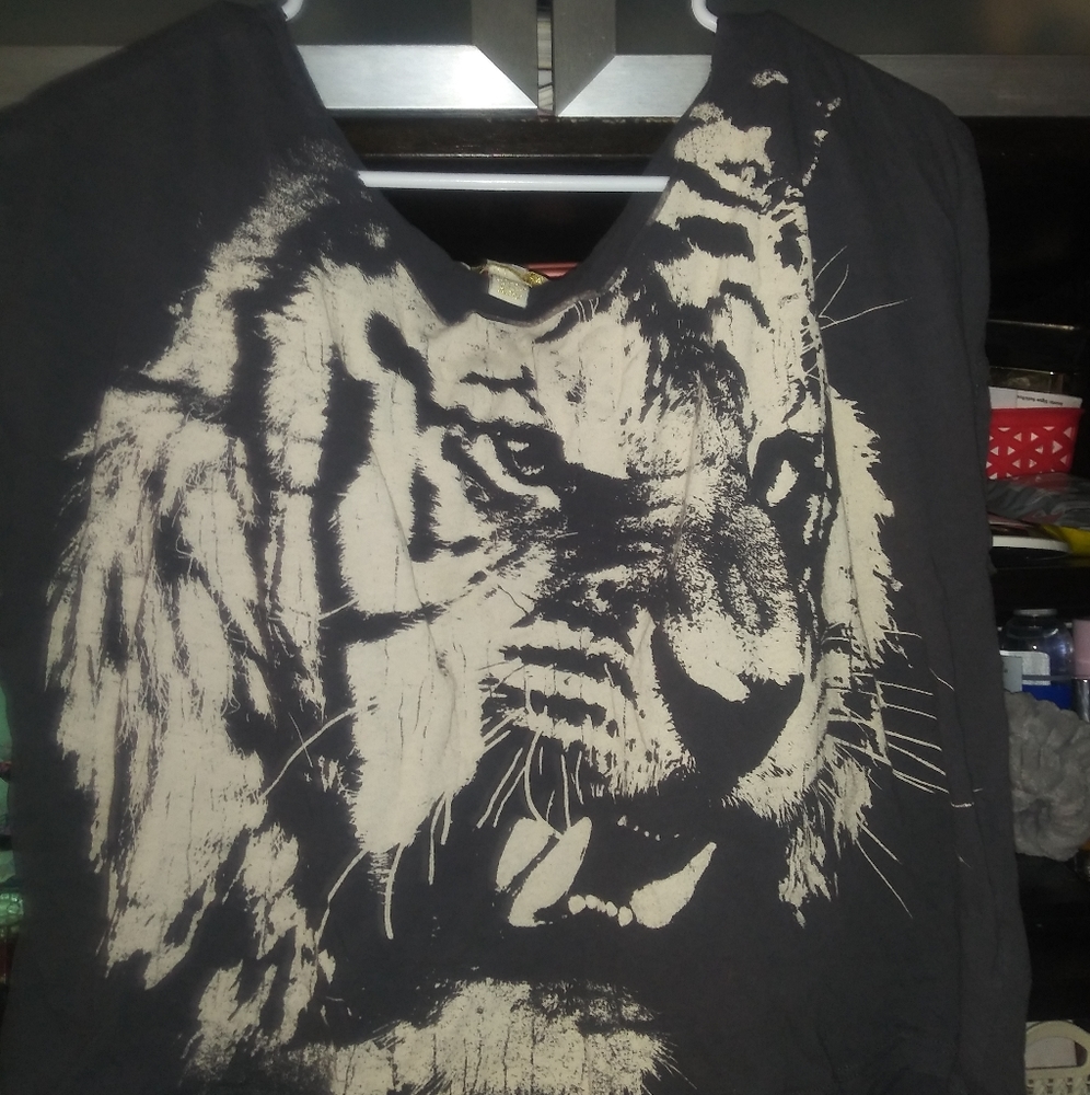 Lion gray crop Top